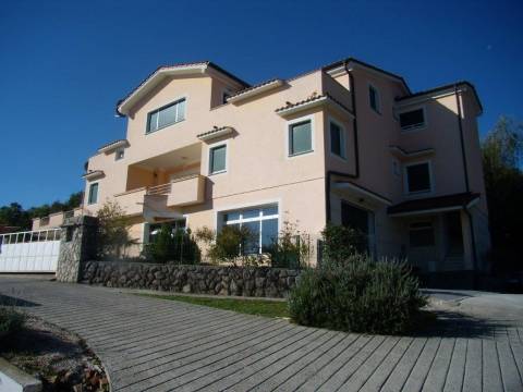 Obiteljska villa s bazenom