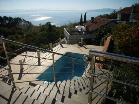 Obiteljska villa s bazenom