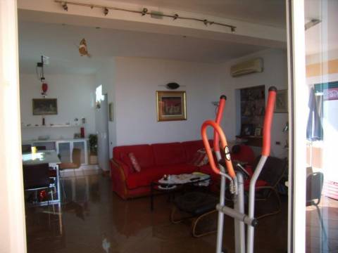 Obiteljska villa s bazenom
