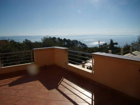 Obiteljska villa s bazenom