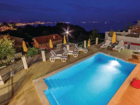 Obiteljska villa s bazenom