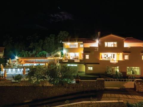 Obiteljska villa s bazenom