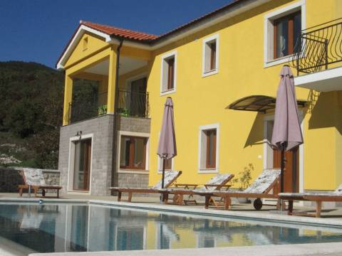 Mošćenička Draga, okolica, nova kuća s bazenom i mini golf igralištem