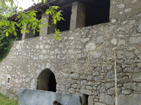 Imanje sa starinom te pomoćnim objektom na području Opatijske rivijere