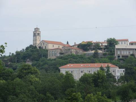 Rijeka okolica -Kastav teren za zgradu sa cca 20 stanova +pp
