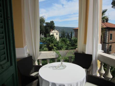 Opatija-Volosko elitna lokacija - gospodski stan u vili do mora