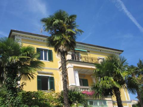 Opatija-Volosko elitna lokacija - gospodski stan u vili do mora
