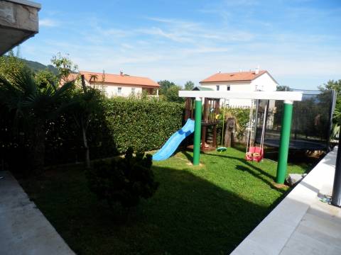 Luksuzna apartmanska kuća s uhodanim poslom. 