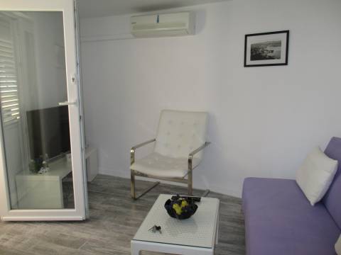 Lijep apartman od 30 m2 s terasom i parkingom