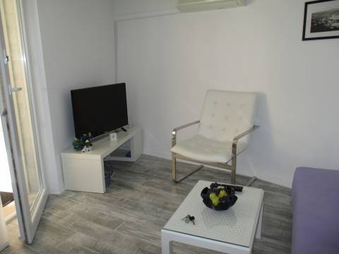 Lijep apartman od 30 m2 s terasom i parkingom