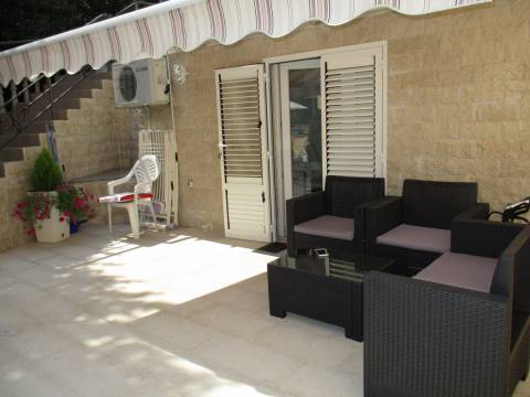 Lijep apartman od 30 m2 s terasom i parkingom