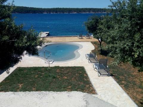 Case Barbat na Rabu, Rab, 3.800m2