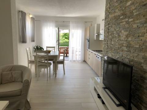 Luksuzna apartmanska kuća s uhodanim poslom. 