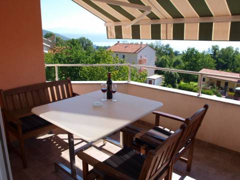 Luksuzna apartmanska kuća s uhodanim poslom. 