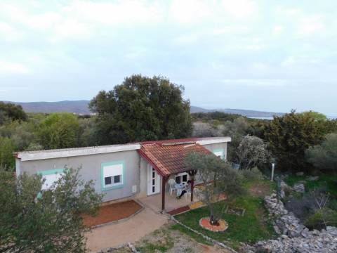 Grad Krk, Sunčana Parcela s objektom 65m2, blizina mora