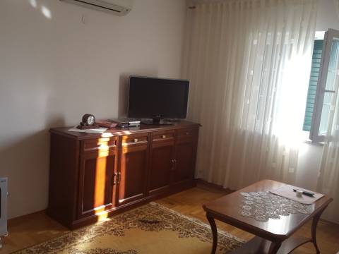 Prekrasna kuća 250m2 Grižane