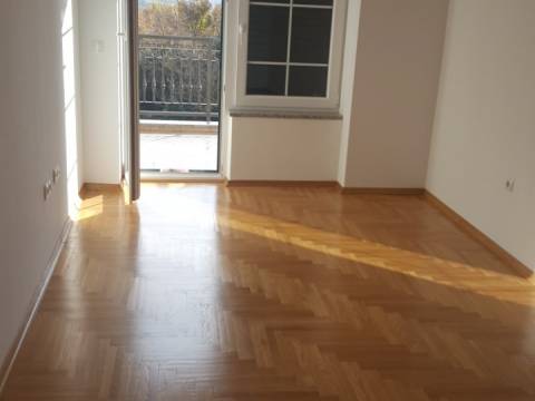 Prekrasna kuća 250m2 Grižane