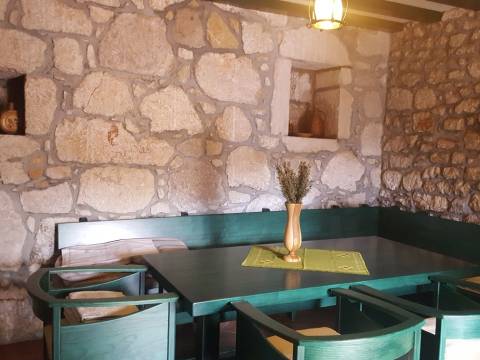 Prekrasna kuća 250m2 Grižane