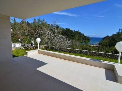 Otok Krk, grad Krk apartman na 1.katu, prvi red do mora 