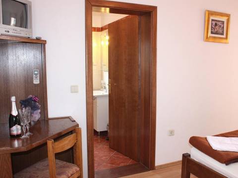 Pag, pansion 11 soba+2 apartmana i restoran