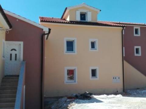 Cres, Miholašćica dvije kuće-dvojne sa 20 soba 150 m od mora