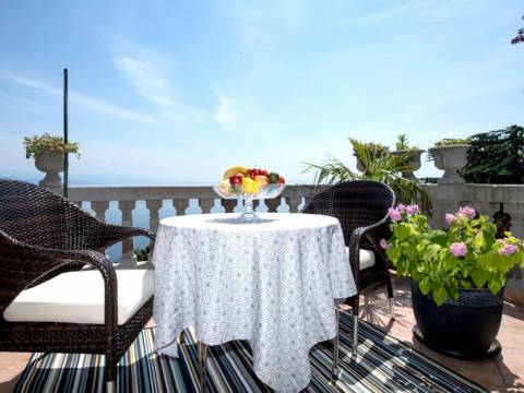 Opatija - stan s prelijepom terasom i pogledom