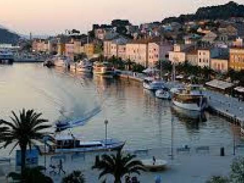 M.Lošinj, centar - PRILIKA!!! Poslovni prostor 
