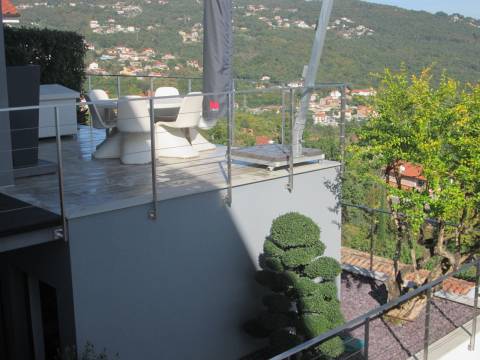 Opatijska rivijera, moderna vila s bazenom, pogled, parking