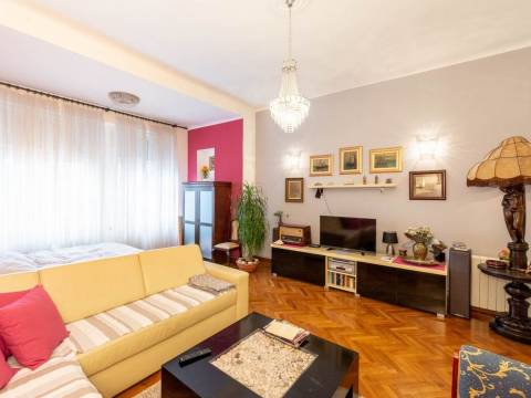 PEĆINE - Predivan stan od 107 m2 s dvije garaže i okućnicom!