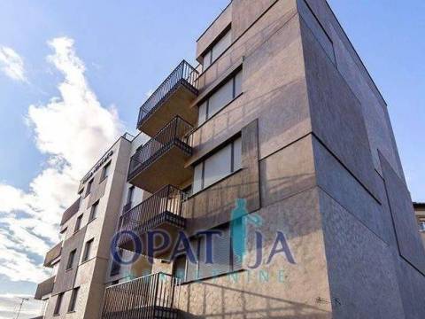Opatija, strogi centar, lift, podzemna garaža, neposredna blizina gradskog kupališta
