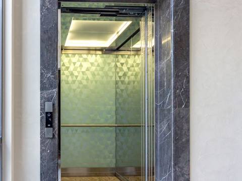 Opatija, stan na 3. katu, terasa s pogledom, lift, garaža, krovni vrt u vlasništvu