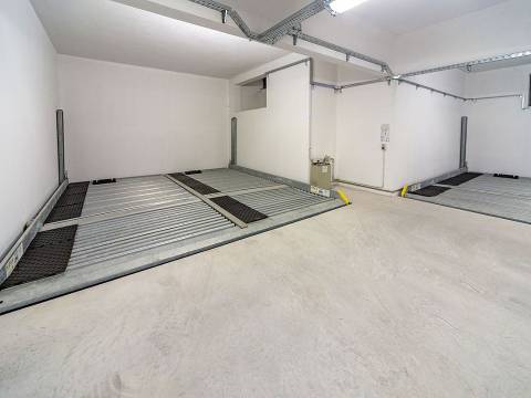 Opatija, stan na 3. katu, terasa s pogledom, lift, garaža, krovni vrt u vlasništvu