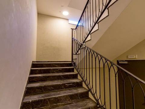 Opatija, stan na 3. katu, terasa s pogledom, lift, garaža, krovni vrt u vlasništvu