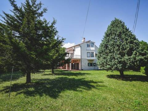 Trsat, samostojeća kuća dvorište 1189 m2 m2 garaža 30 m2