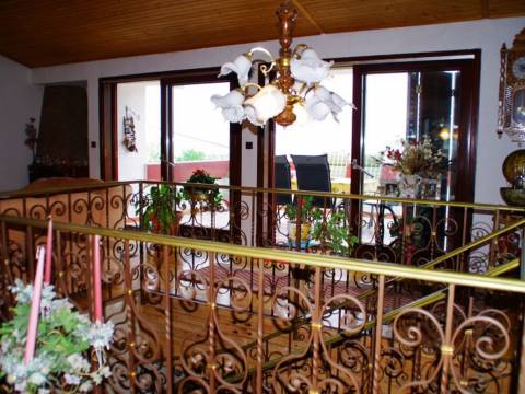 Matulji centar obiteljska kuća s uhodanim turističkom poslom