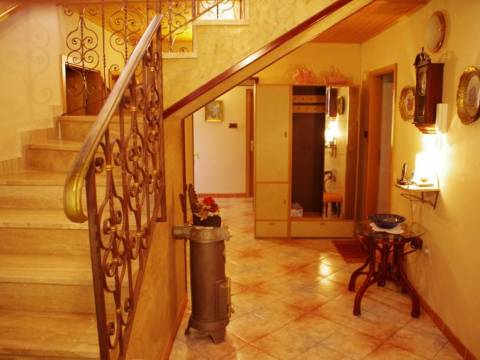 Matulji centar obiteljska kuća s uhodanim turističkom poslom