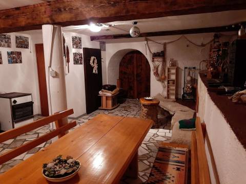 Matulji centar obiteljska kuća s uhodanim turističkom poslom