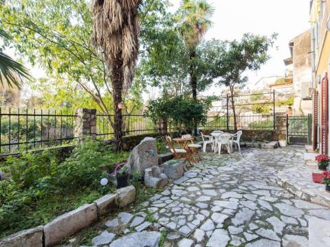 Rijeka, Mlaka stan u prizemlju 82 m2+ vrt 60 m2