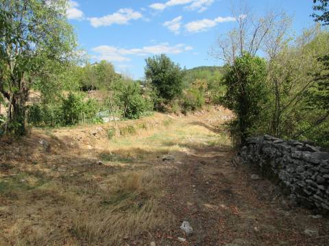 Buzet - građevinsko zemljište