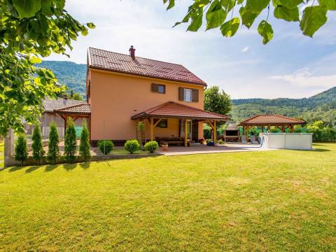 Bjelolasica - kuća na obroncima Bjelolasice