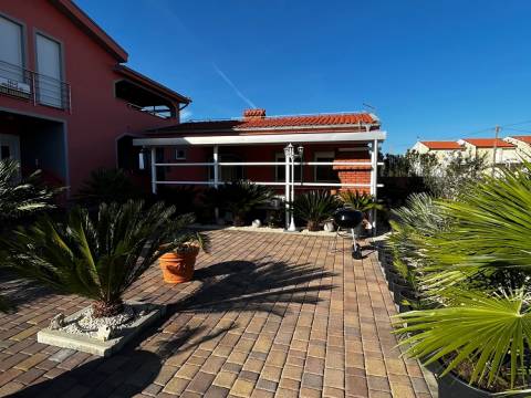 Vir/Dalmatien, Haus mit 4 Apartments 250m zum Meer