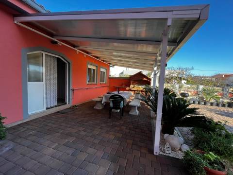 Vir/Dalmatien, Haus mit 4 Apartments 250m zum Meer
