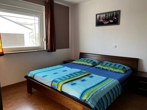 Vir/Dalmatien, Haus mit 4 Apartments 250m zum Meer