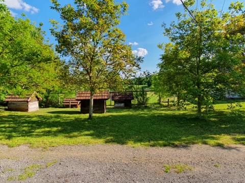 Häuser Brajdić Selo, Rakovica, 1.400m2