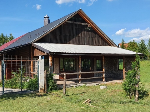 Häuser Brajdić Selo, Rakovica, 1.400m2