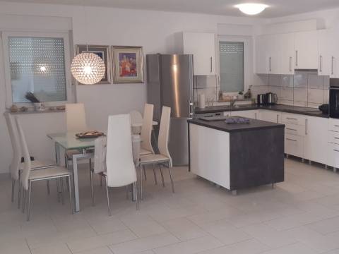 Njivice/Krk, Haus mit Pool und Meerblick