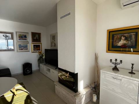 Njivice/Krk, Haus mit Pool und Meerblick
