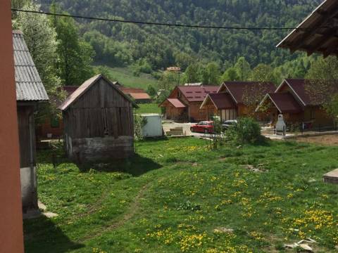 Jasenak - građevinsko zemljište sa štalom, građevinom poljoprivredne namjene