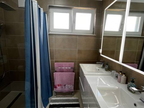 Vir, luksuzna kuća s pogledom na more i krovnom terasom