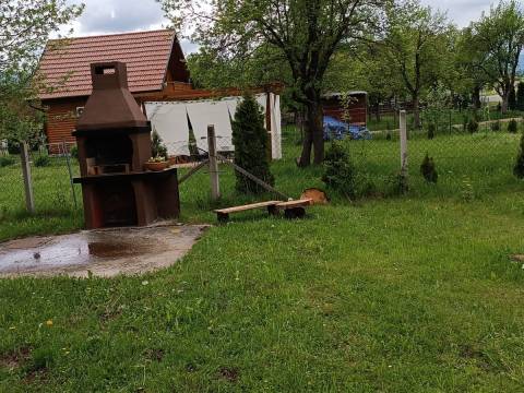 Otočac, kuća sa imanjem
